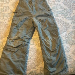 Columbia Snowpants.size 8. Grey in color.